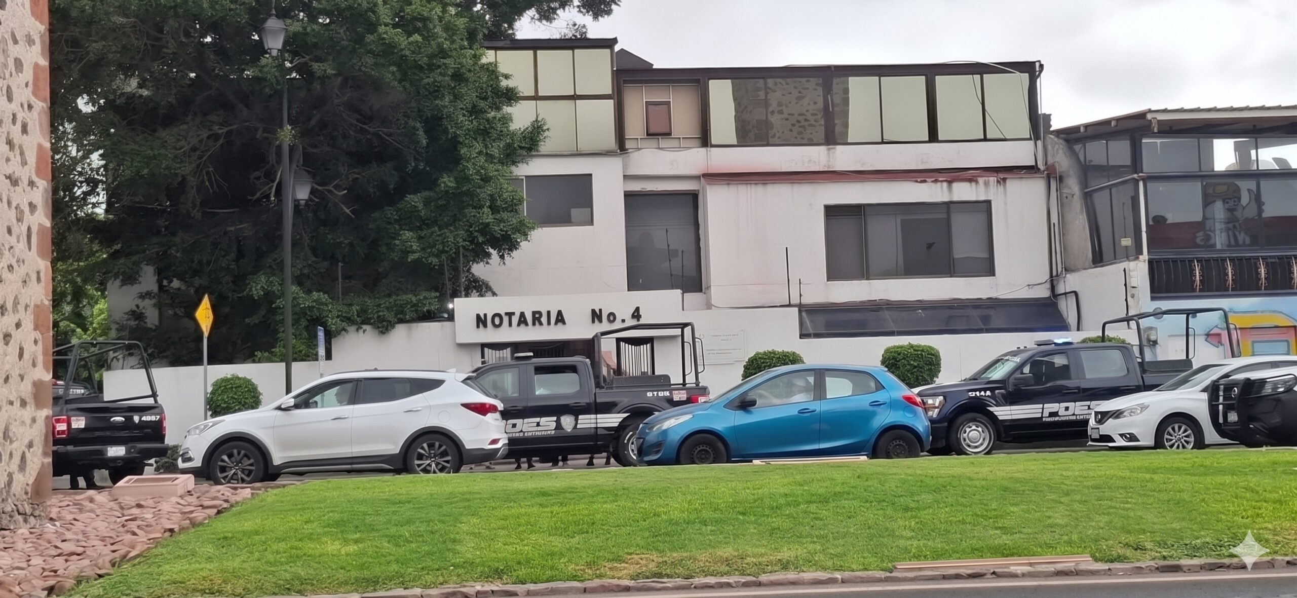 ¡Susto en Los Arcos! Fuerte operativo policiaco en una Notaría