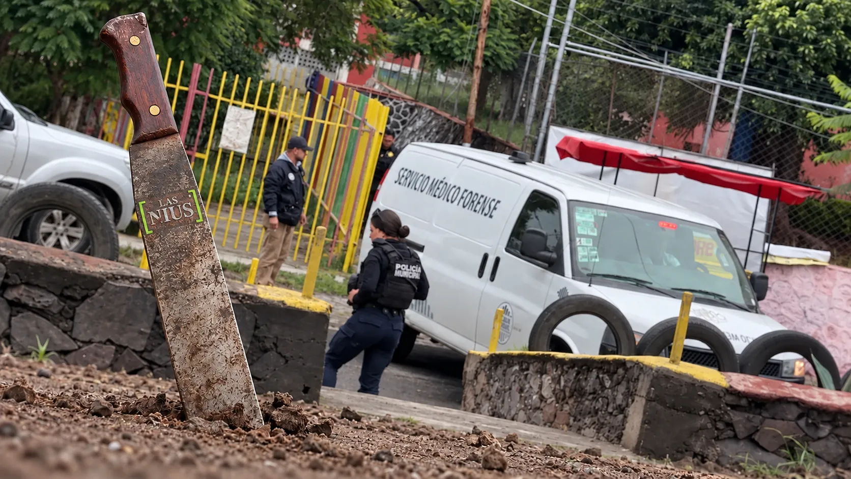 Neutralizan a sujeto que jugaba Fruit Ninja callejero